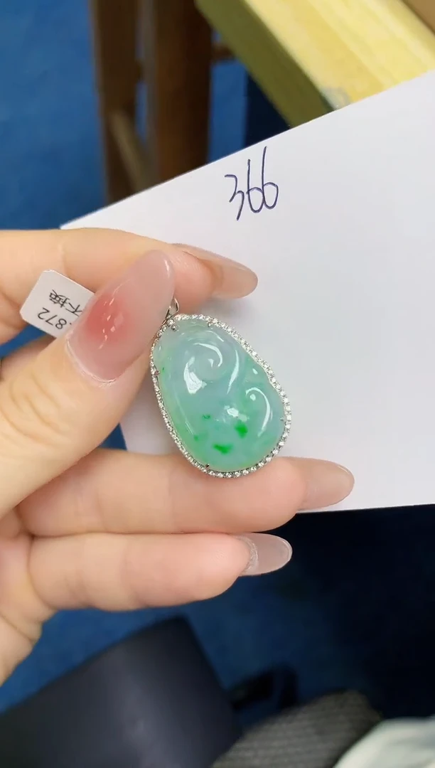 翡翠18K金镶嵌颈饰 天然缅甸翡翠A货