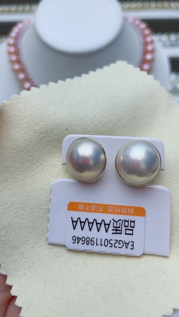 耳饰18K金镶嵌拼合珍珠（马贝珠）W102