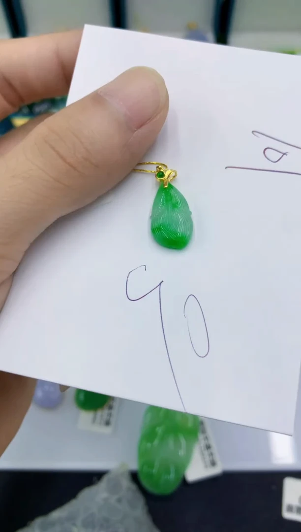 翡翠未镶嵌颈饰翡翠