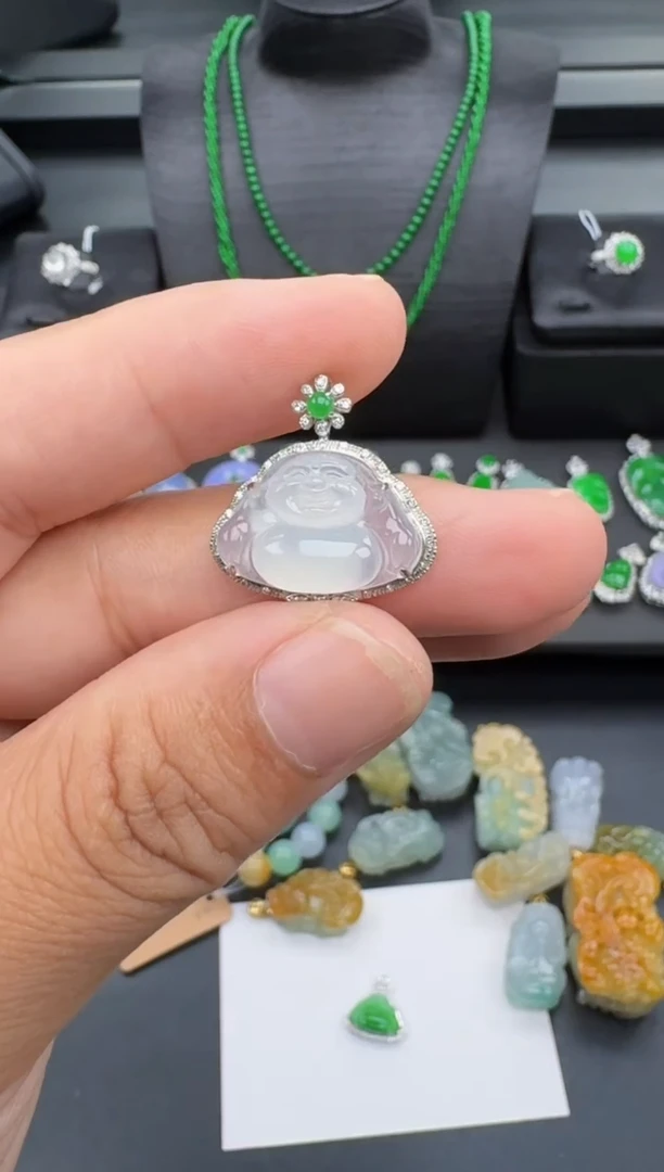 翡翠18K金镶嵌吊坠(不含链)多人