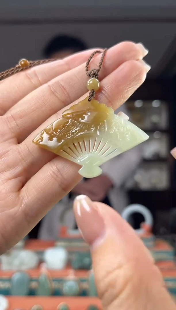 颈饰未镶嵌和田玉佩佩
