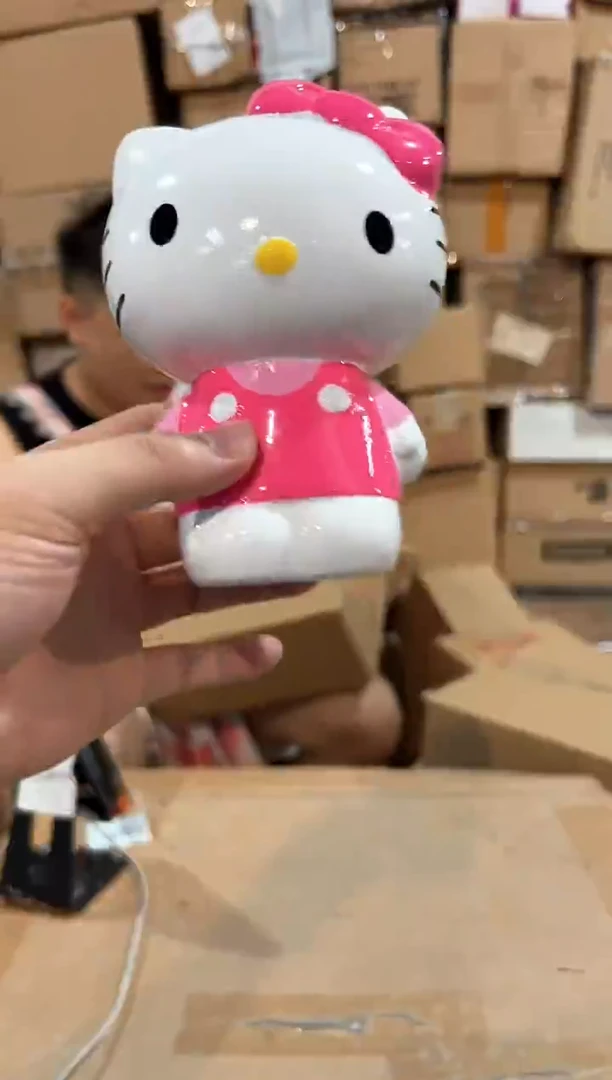 瓷片粉色kt笔筒