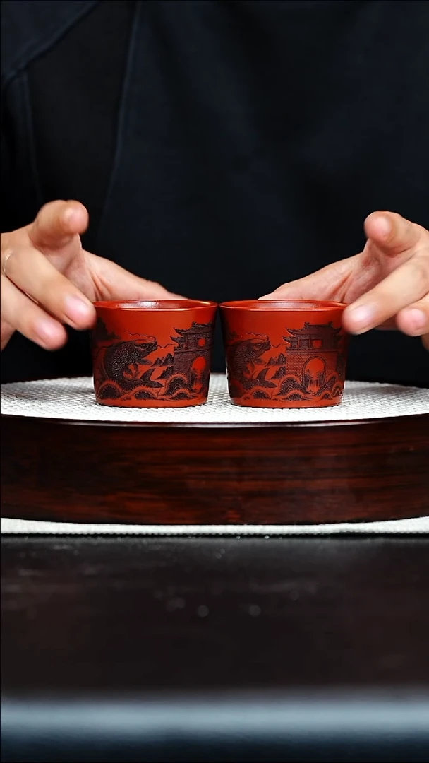 茶杯紫砂宜兴紫砂 主人杯朱泥刻绘锦鲤 一对
