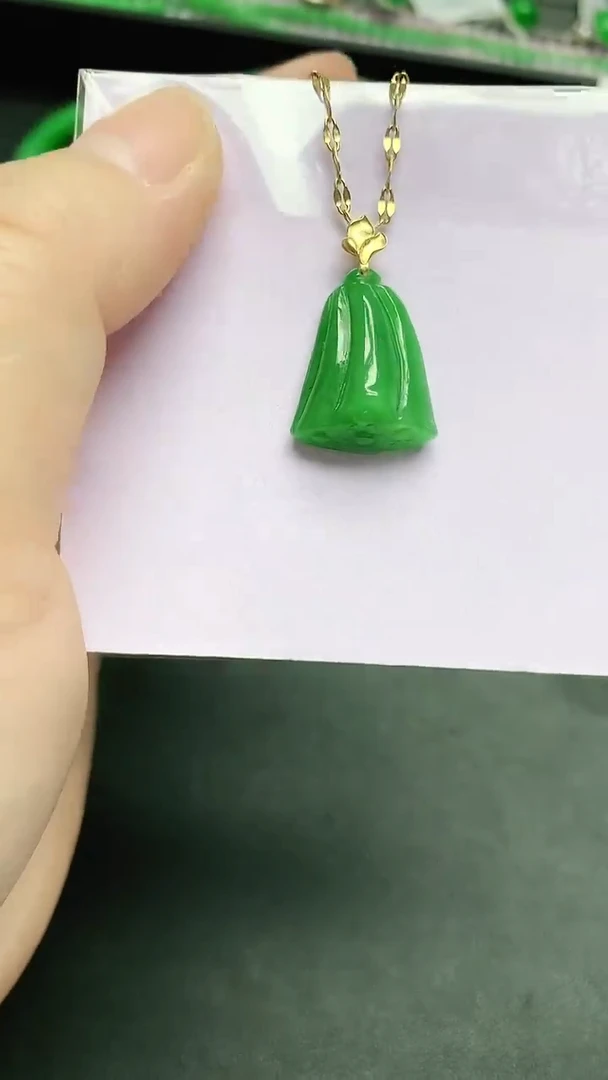 颈饰18K金镶嵌翡翠赠礼盒证书