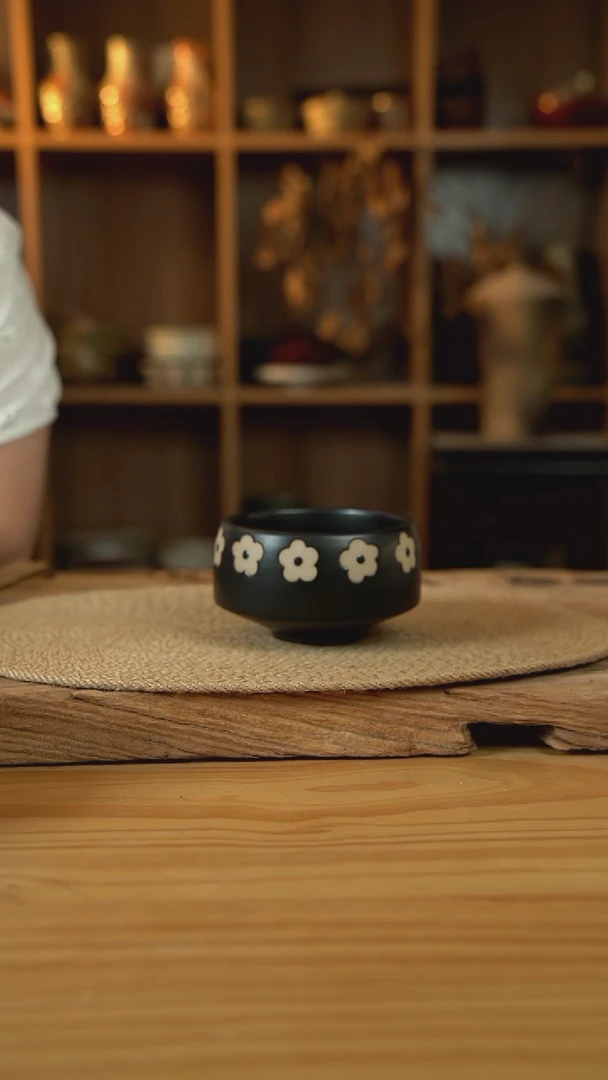 黑色雕刻小花花系列的钵钵米饭碗1个