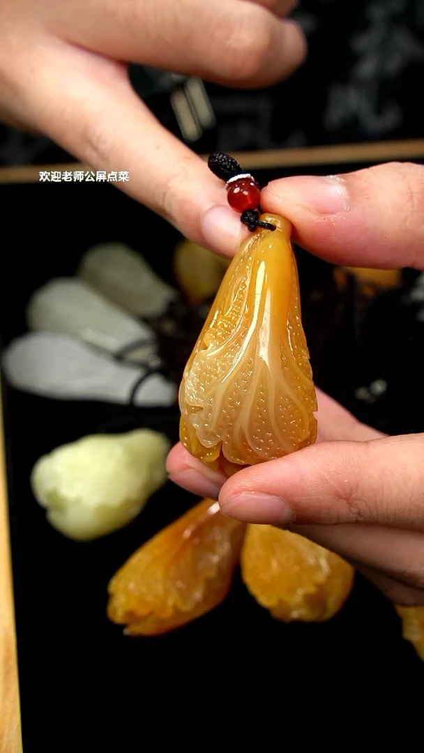 寿山石黄白高山白菜吊坠