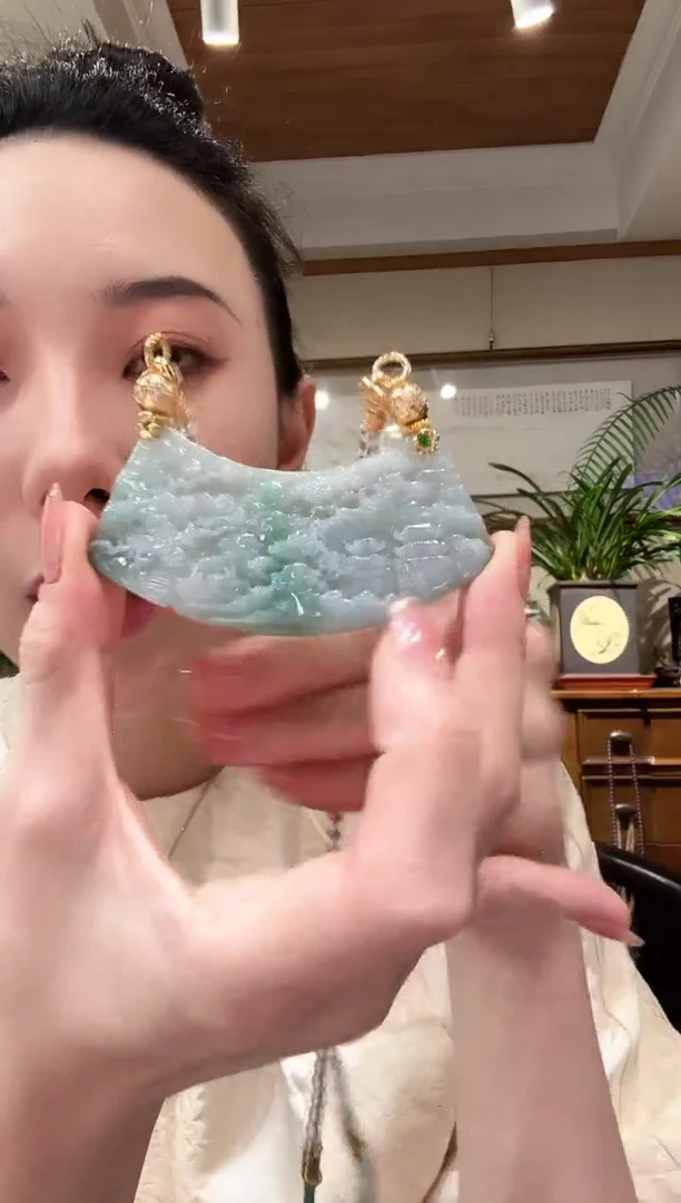 翡翠未镶嵌颈饰国风