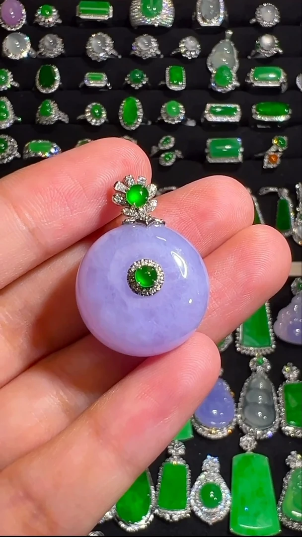 18K金镶嵌挂件翡翠吊坠