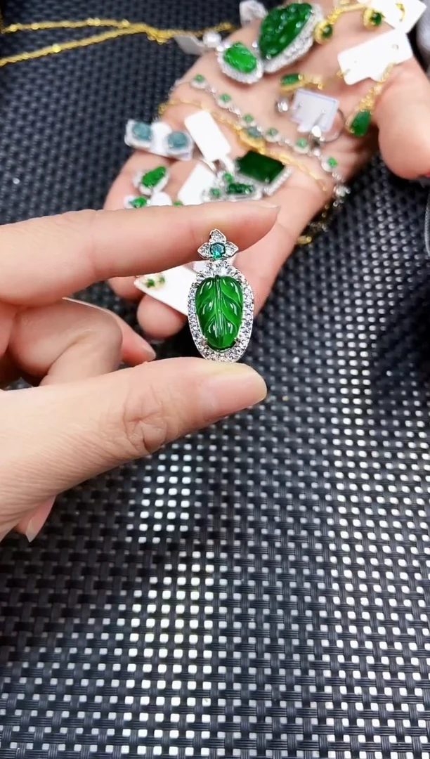 【闪购商品】翡翠吊坠(不含链)未镶嵌111111111