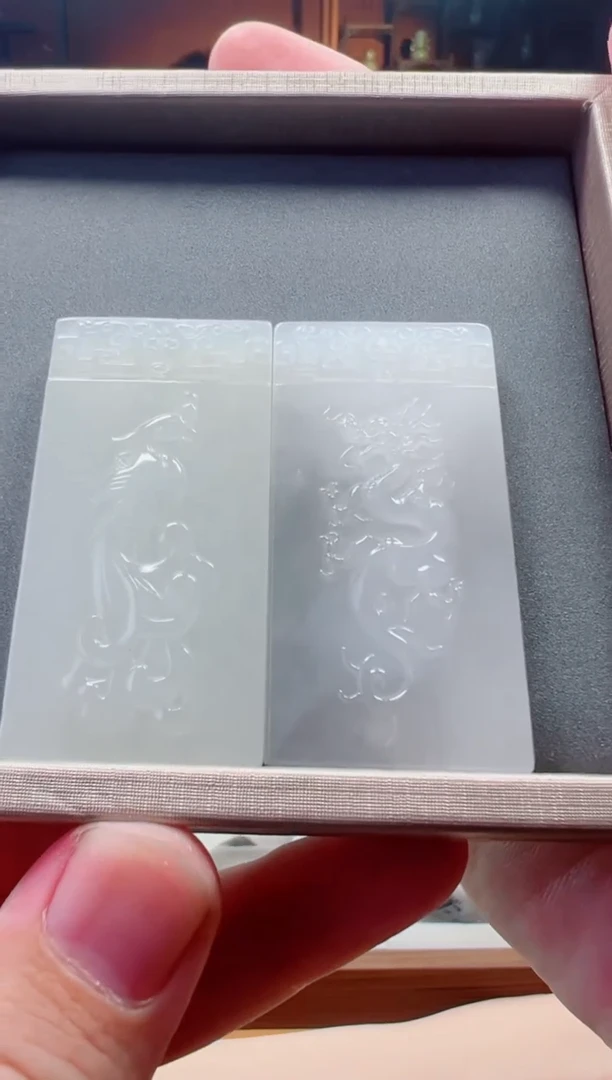 未镶嵌手镯和田玉牌子龙凤牌