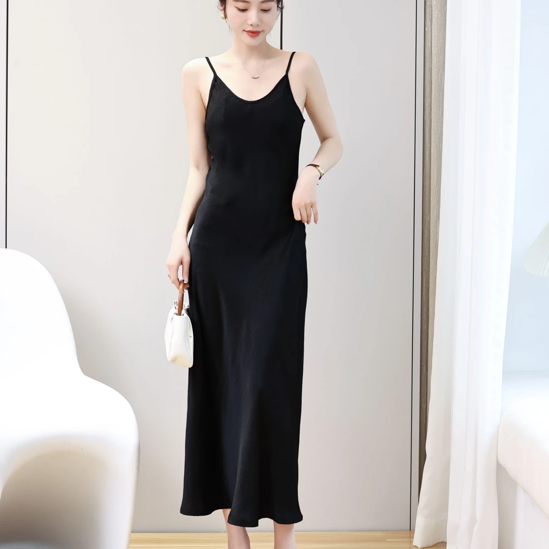 夏季显瘦吊带裙性感时尚气质中长款修身无袖打底连衣裙