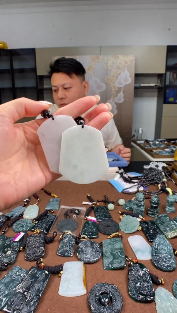 颈饰未镶嵌翡翠 多样性发其一