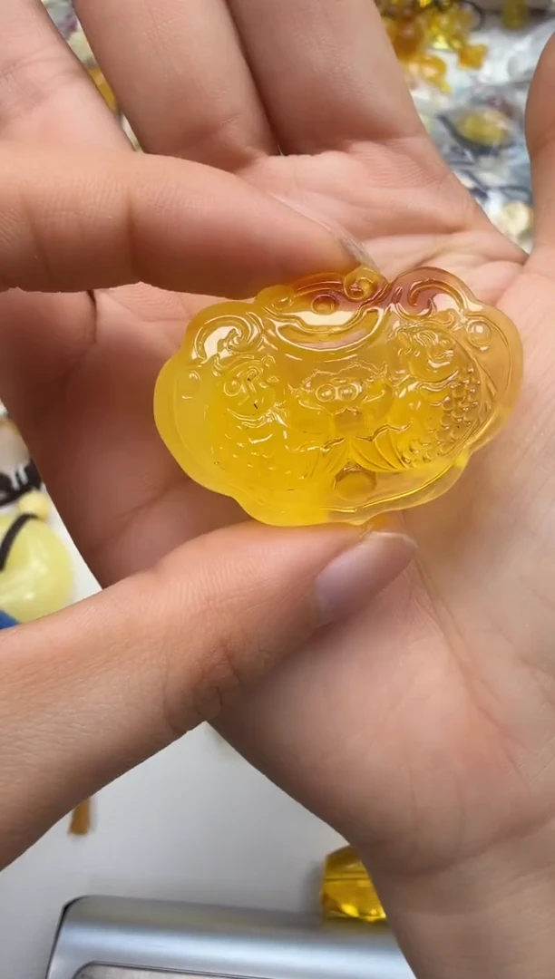 裸石琥珀未镶嵌如图