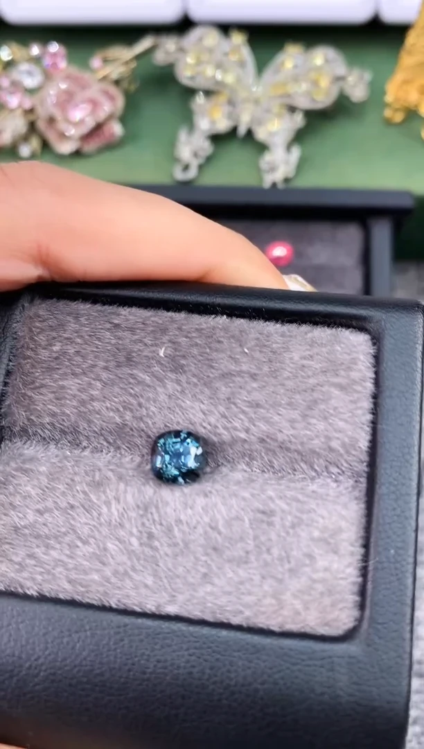 未镶嵌裸石定制尖晶石枕型 石墨蓝色调 1.50ct