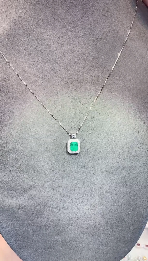 18K金镶嵌项链祖母绿0.81ct/天然宝石/七天无理由