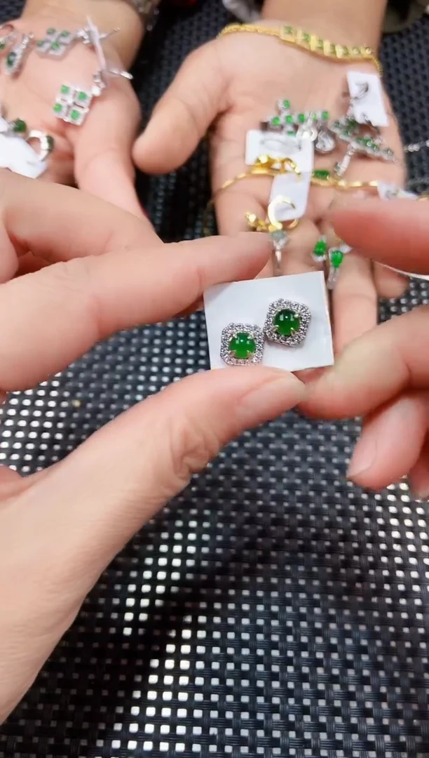 【闪购商品】翡翠耳饰未镶嵌11111111