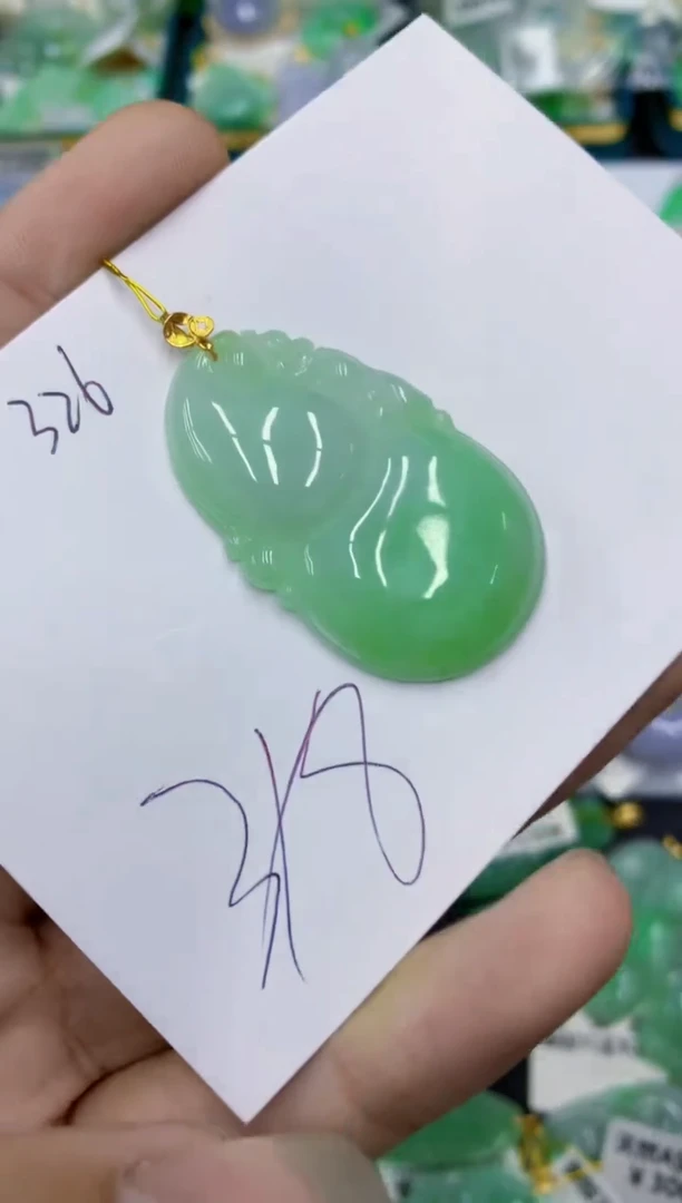 翡翠18K金镶嵌颈饰11111111111