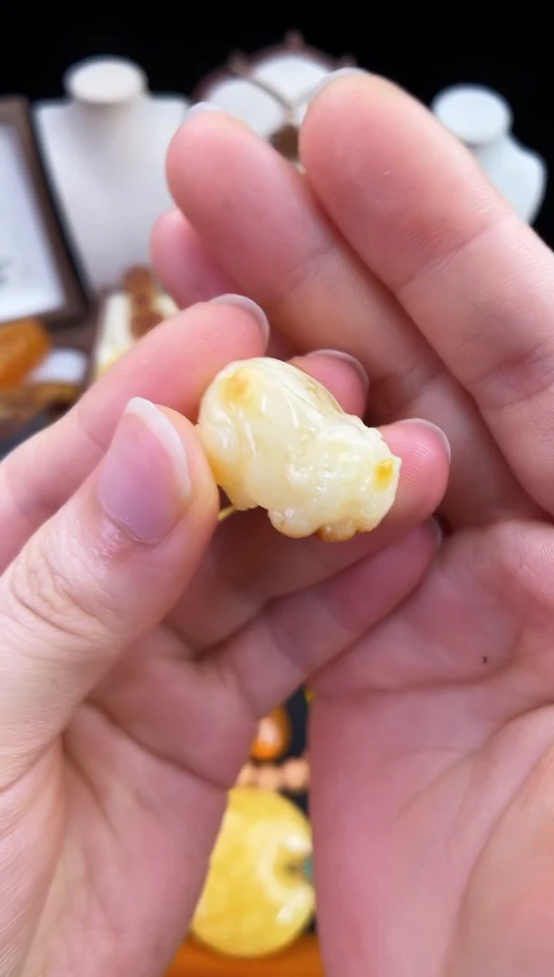 琥珀未镶嵌珠宝奇石柒月