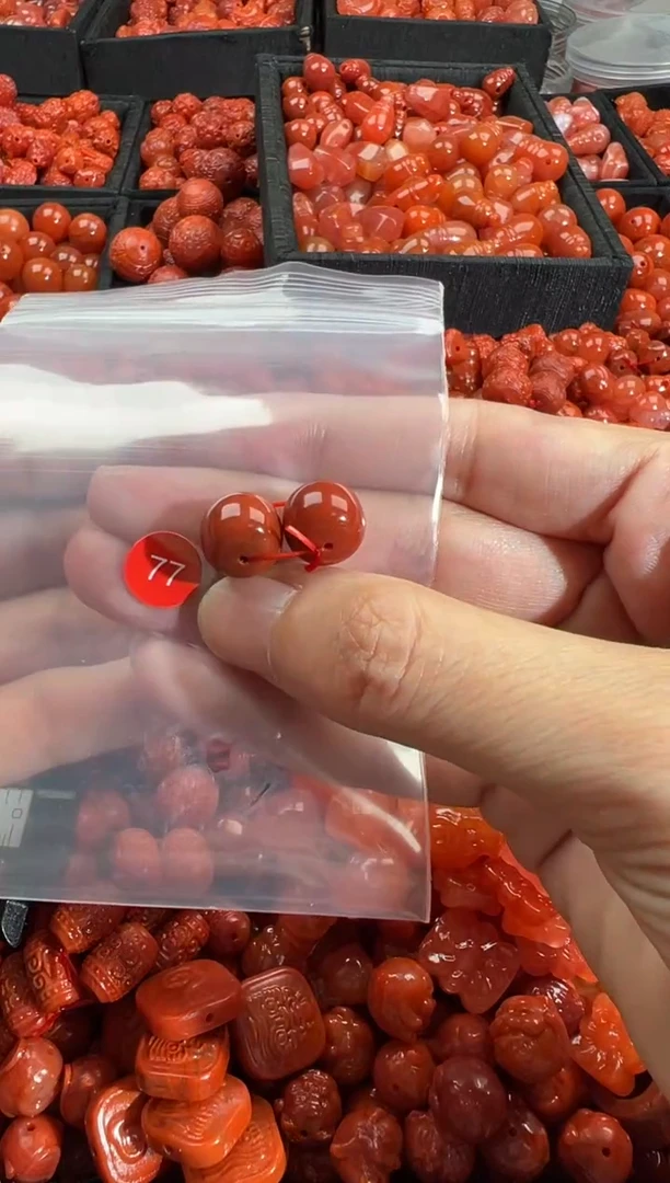 南红玛瑙未镶嵌颈饰1