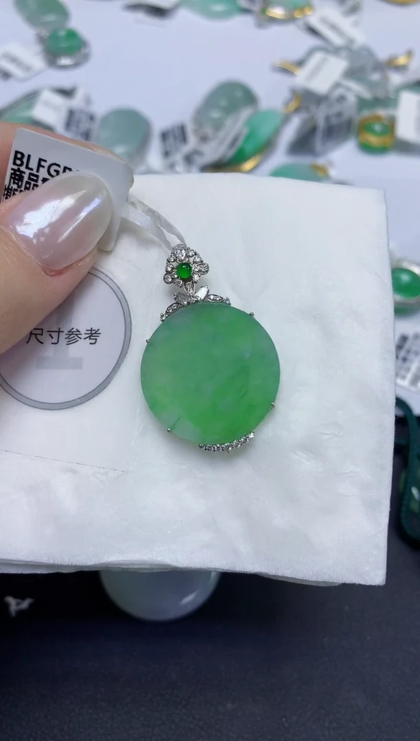 颈饰18K金镶嵌翡翠天然缅甸翡翠A货百元以上9元证书费自理
