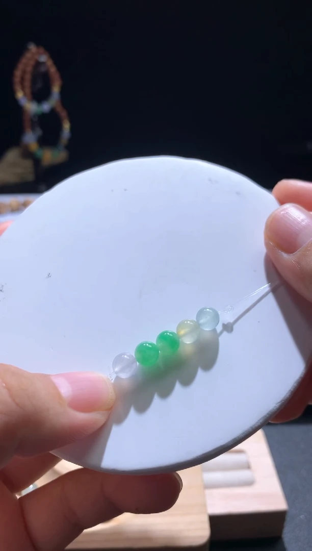 未镶嵌手链翡翠卡6+，5颗