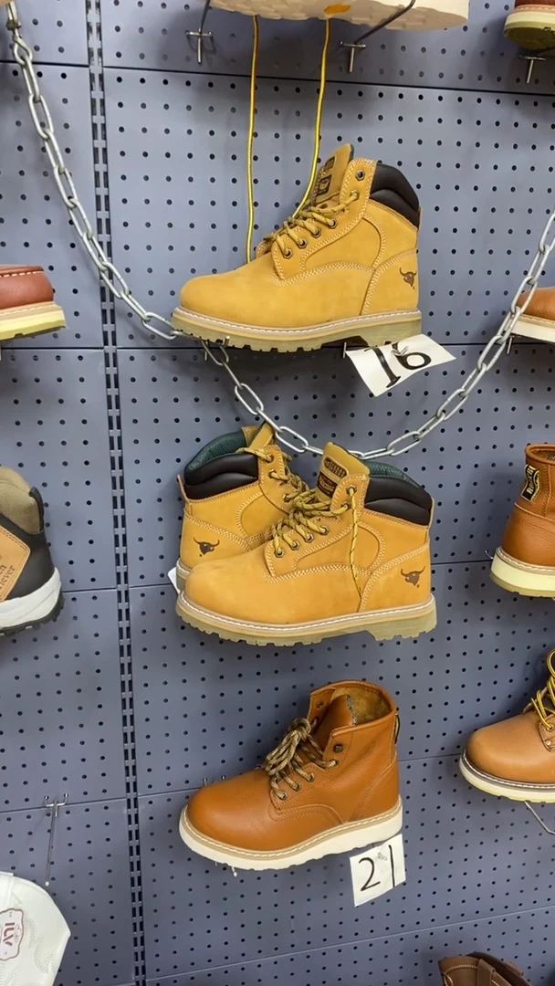 牛皮45码，牛头1 皮鞋码，工装靴 个别鞋面有胶印 默认瑕疵介意勿拍