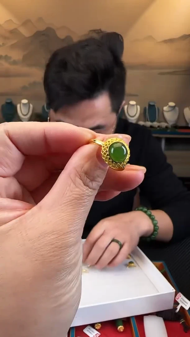 未镶嵌戒指和田玉圆蛋面