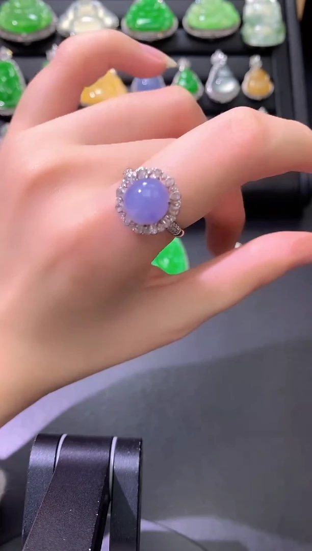 18K金镶嵌戒指翡翠蛋面