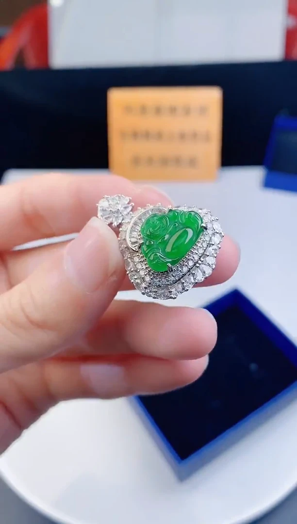 颈饰未镶嵌翡翠