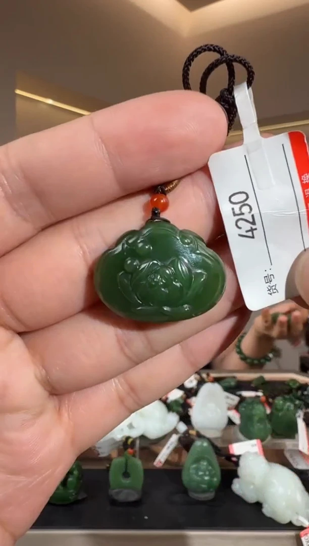 和田玉未镶嵌颈饰1