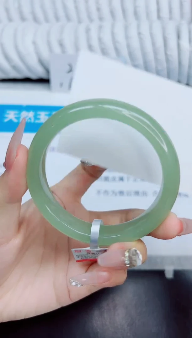 未镶嵌手镯石英质玉182/60