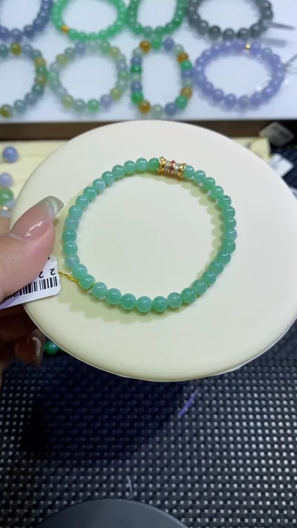 翡翠散珠卡5加果绿手串