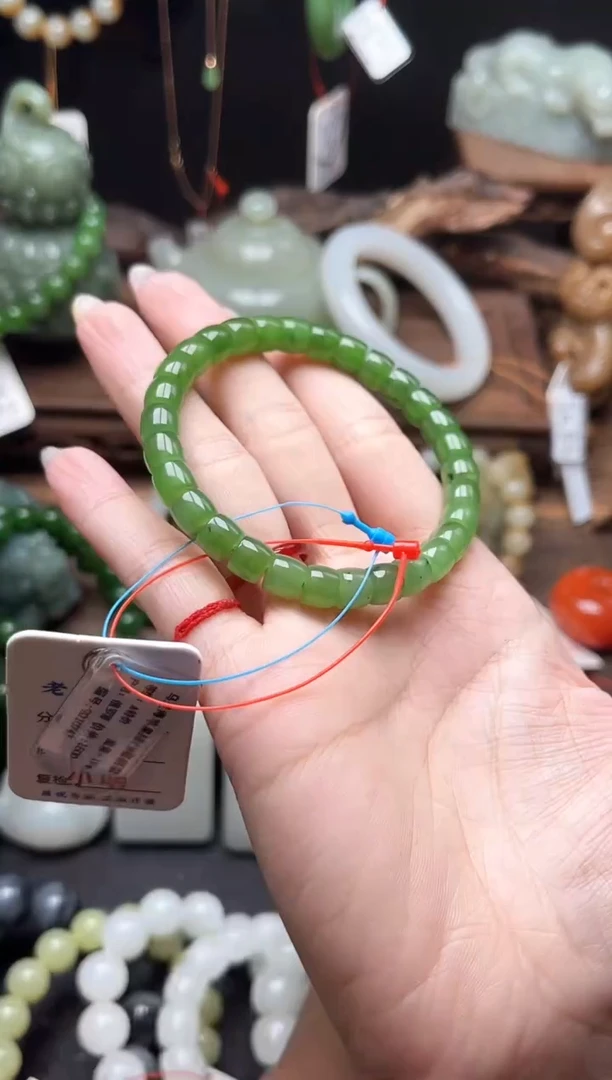 手串未镶嵌和田玉卡7乌兰海苹果绿 极限弧9010747