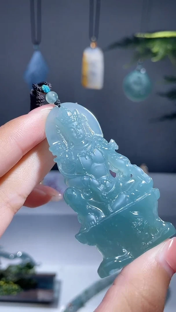 颈饰未镶嵌翡翠观音