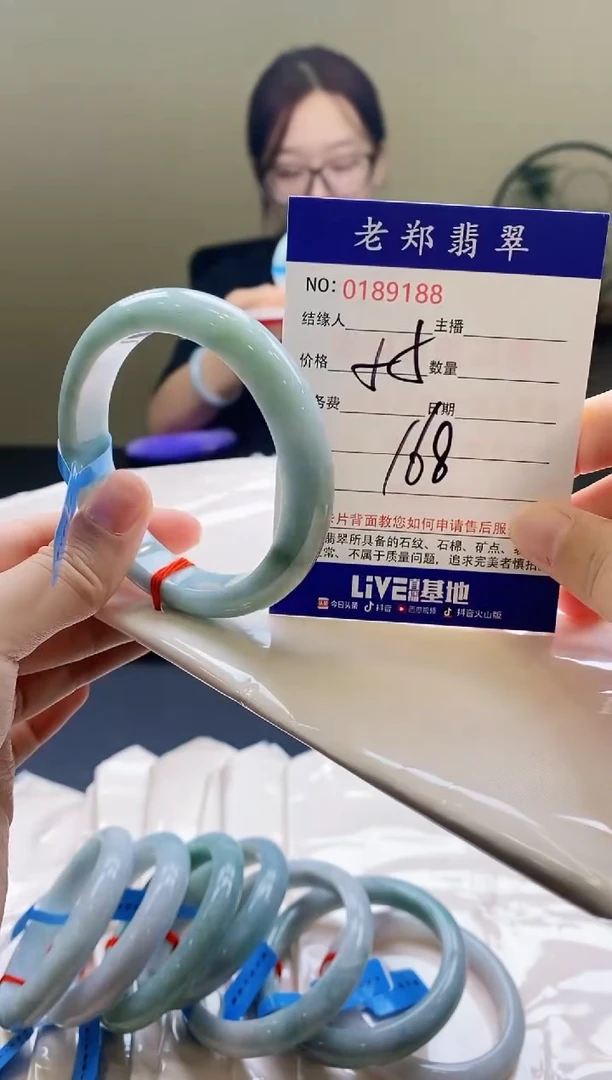 翡翠手镯未镶嵌AAAAAAA