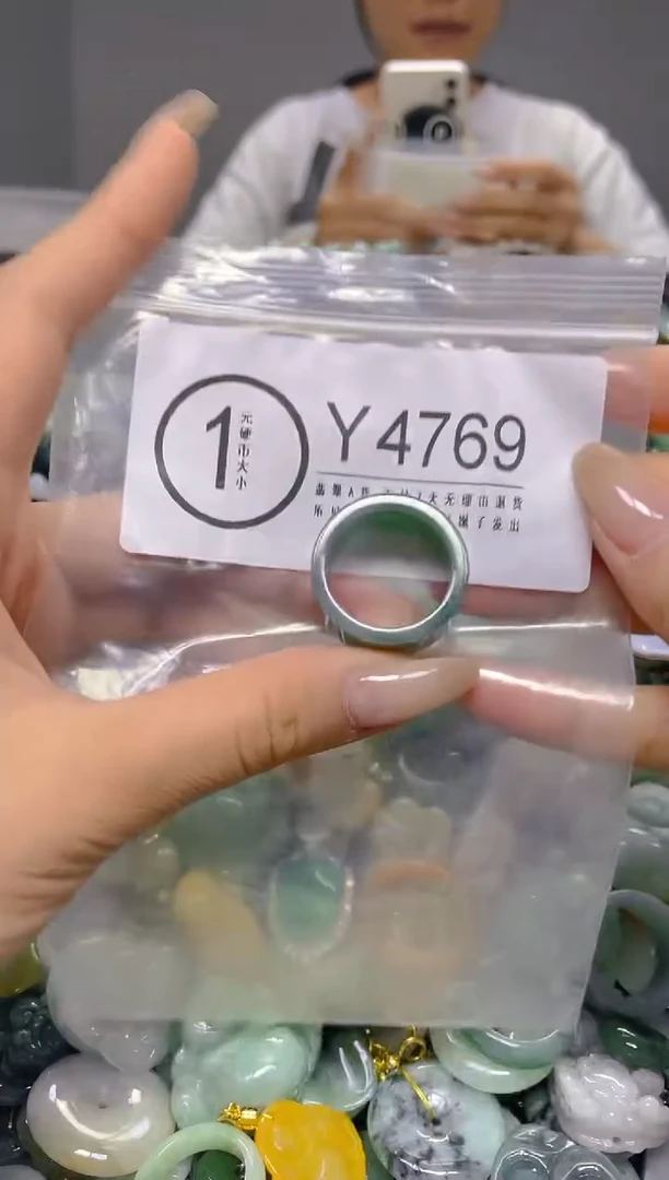 颈饰未镶嵌翡翠20MM/E/翡翠A货，一件也是批发价