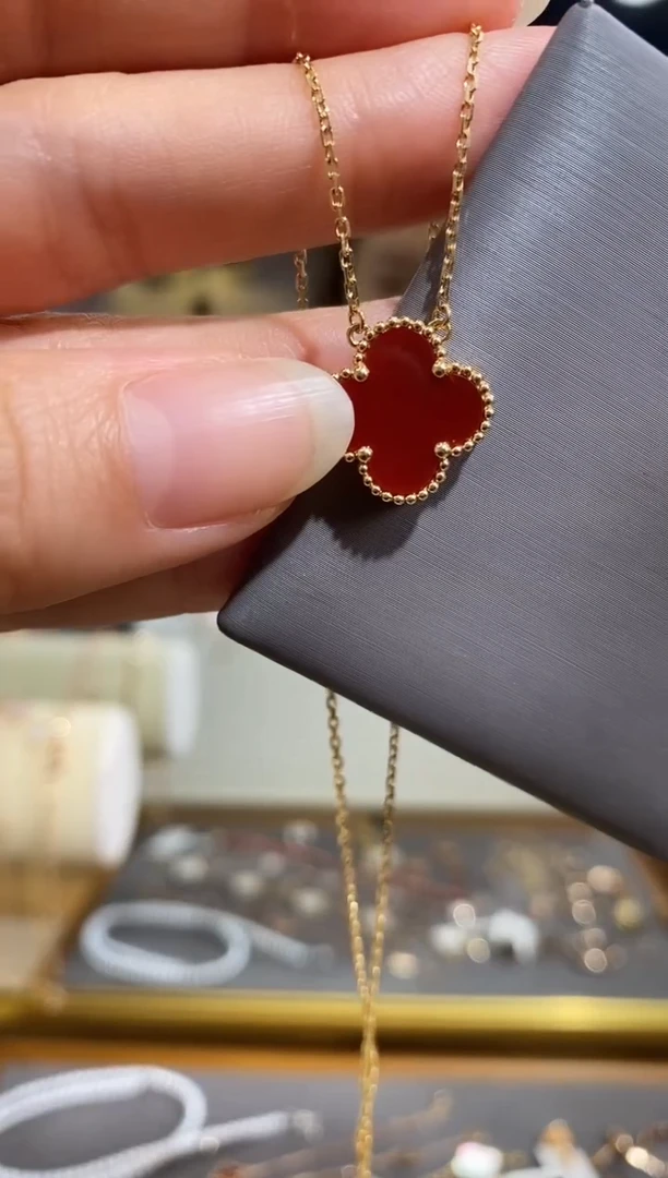 18K金镶嵌项链玛瑙/玉髓项链