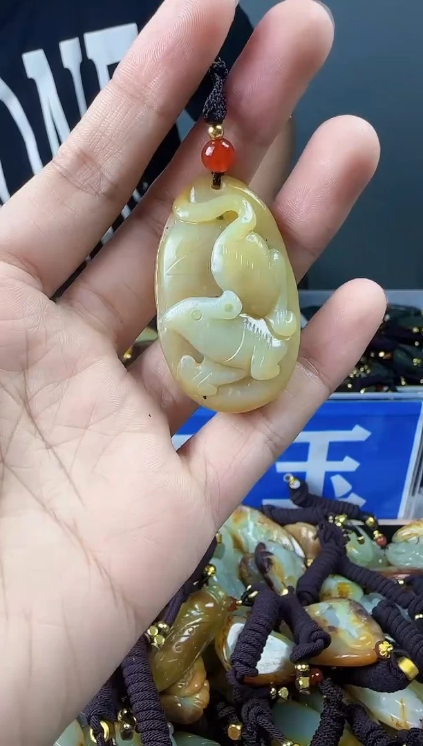 和田玉未镶嵌颈饰1