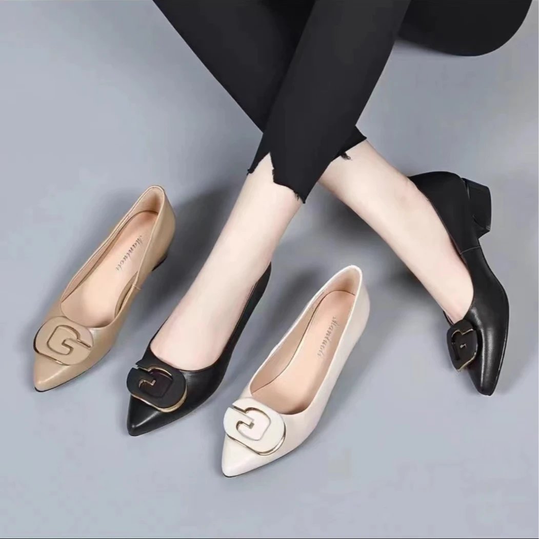 四季款妈妈单鞋时尚真软皮大码女鞋百搭时尚软底舒适尖头女D91