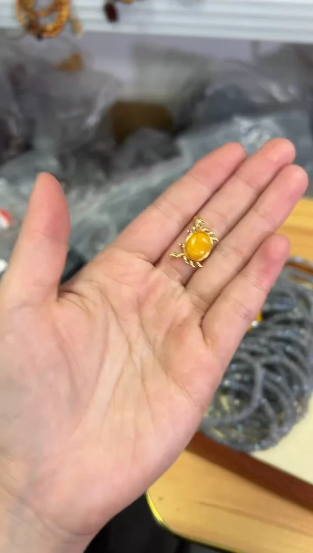 【闪购商品】蜜蜡颈饰银S925镶嵌蜜蜡螃蟹银镶嵌吊坠[1162]
