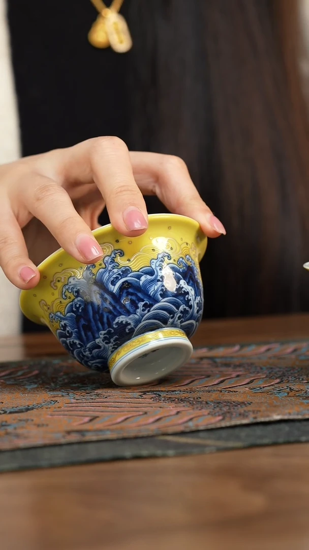 【闪购商品】水造黄釉 江崖海水压手