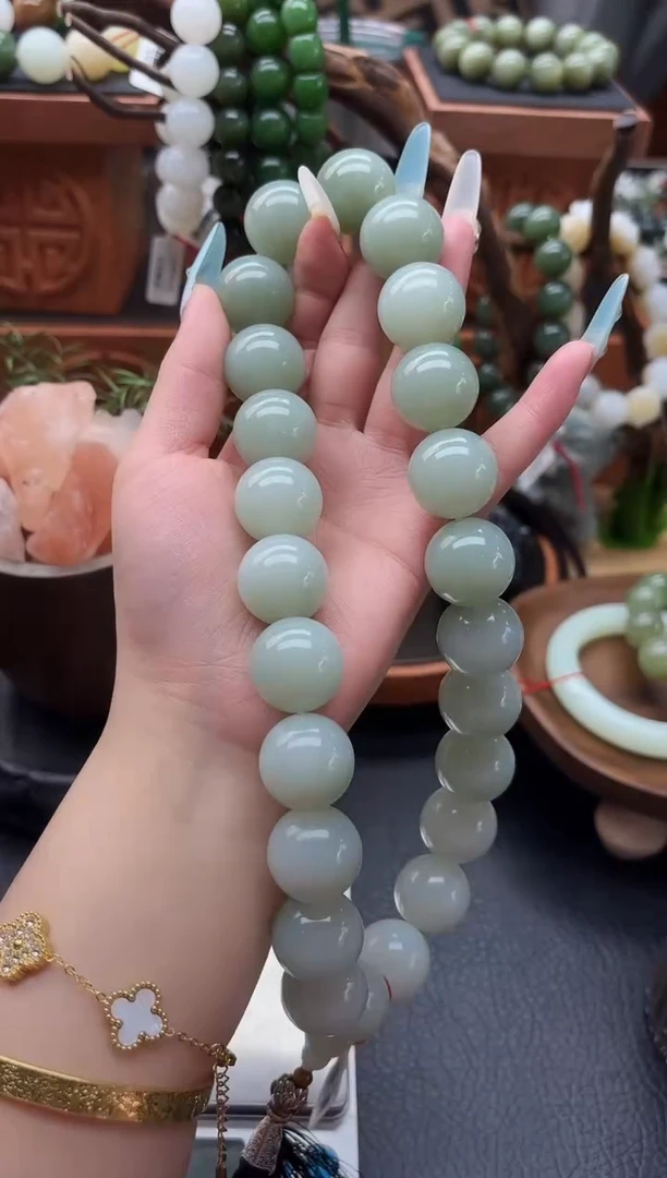 未镶嵌手串和田玉董小姐推荐 多样性发货 拍一发一qmdkl20