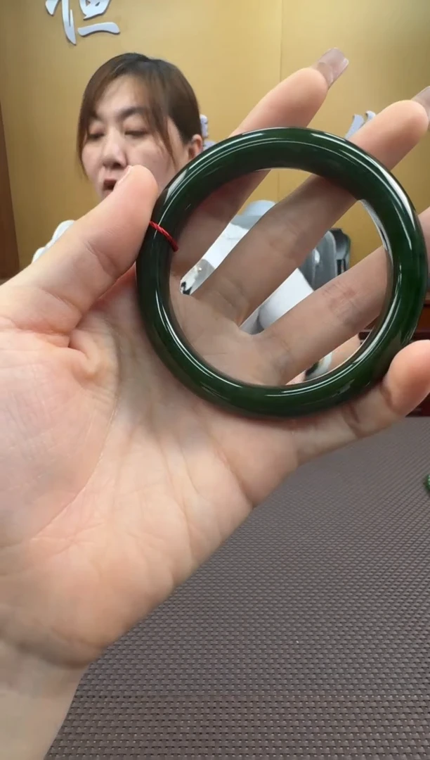 【闪购商品】和田玉手镯未镶嵌57