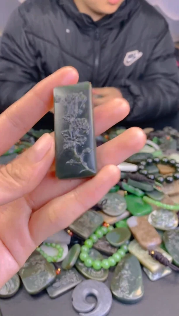 未镶嵌和田玉珠宝半成品1