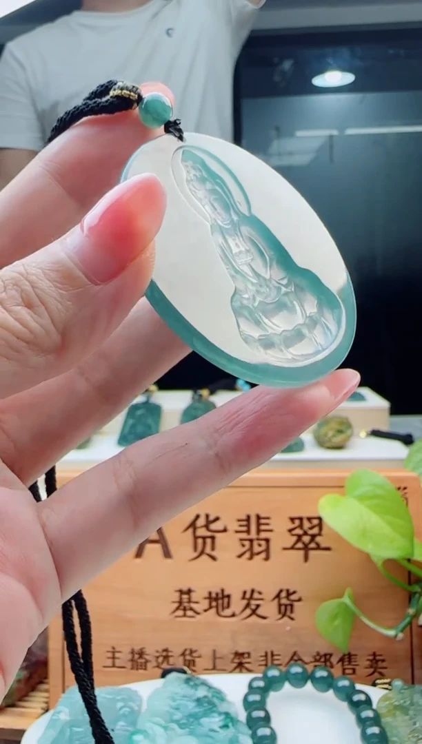 翡翠未镶嵌颈饰多样性发货其中一件