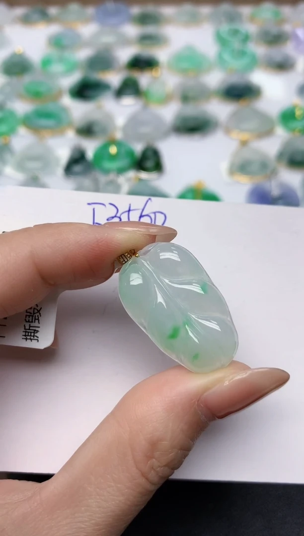 颈饰18K金镶嵌翡翠天然缅甸A货翡翠百元以上9元证书费自理