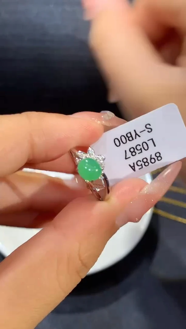 18K金镶嵌戒指翡翠L0587多样性发其一