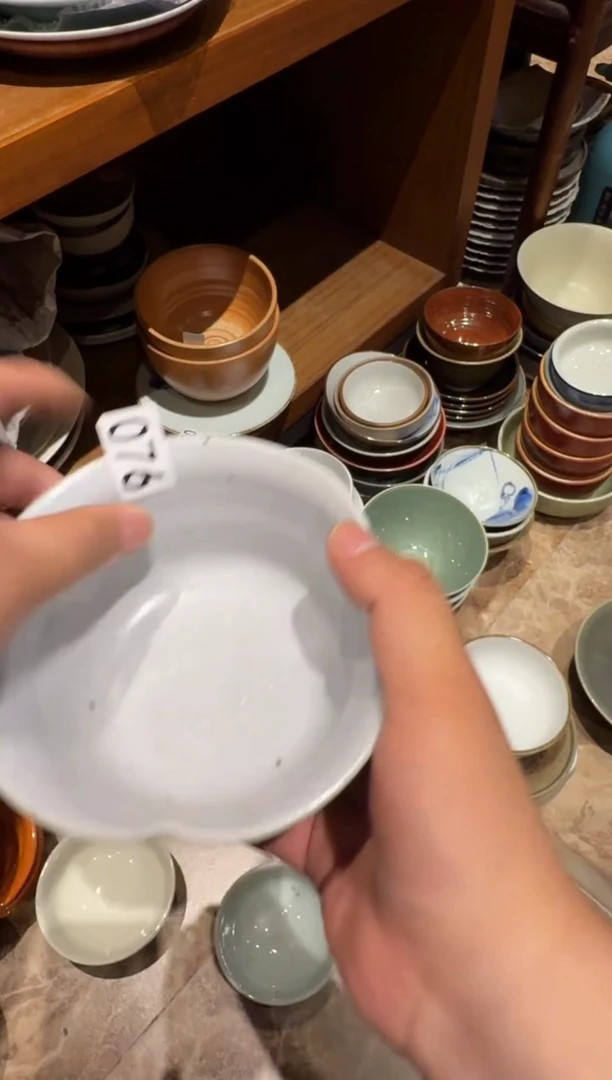 瓷片76     粗陶灰色花瓣小碗1个