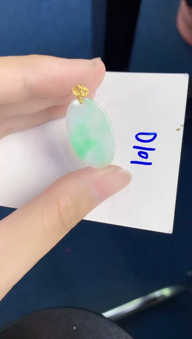 翡翠未镶嵌颈饰天然翡翠缅甸A货