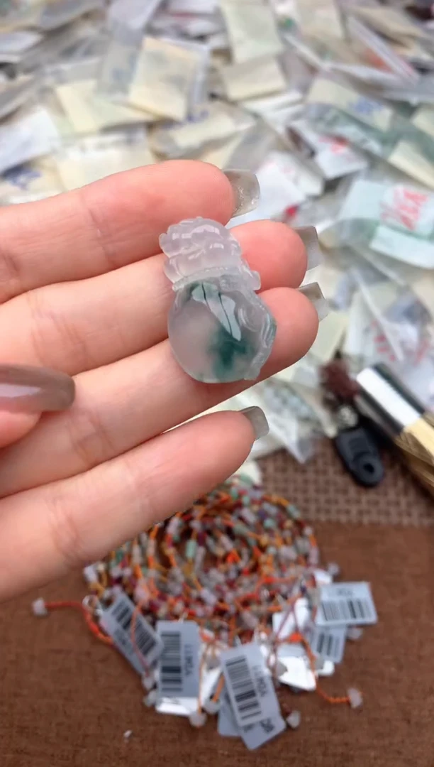 未镶嵌挂件翡翠—